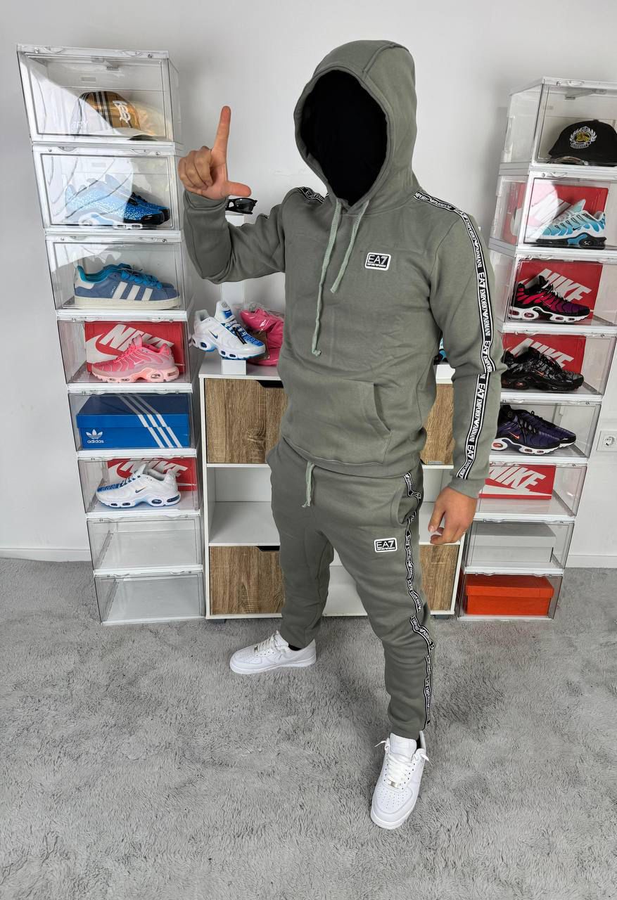 Chándal Armani EA7 (Varios Colores)