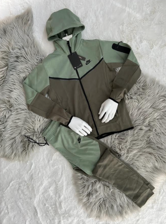 Chándal Nike Tech (Varios Colores)