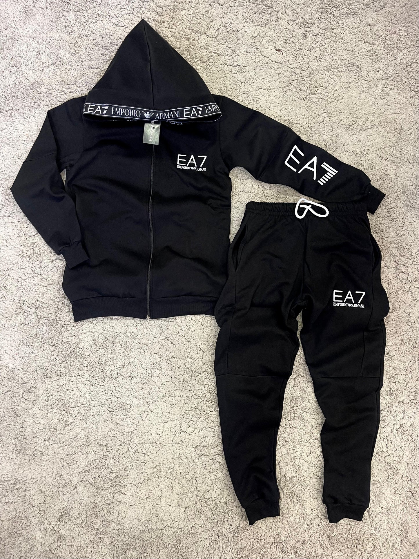 Chándal Armani EA7 (Varios Colores)