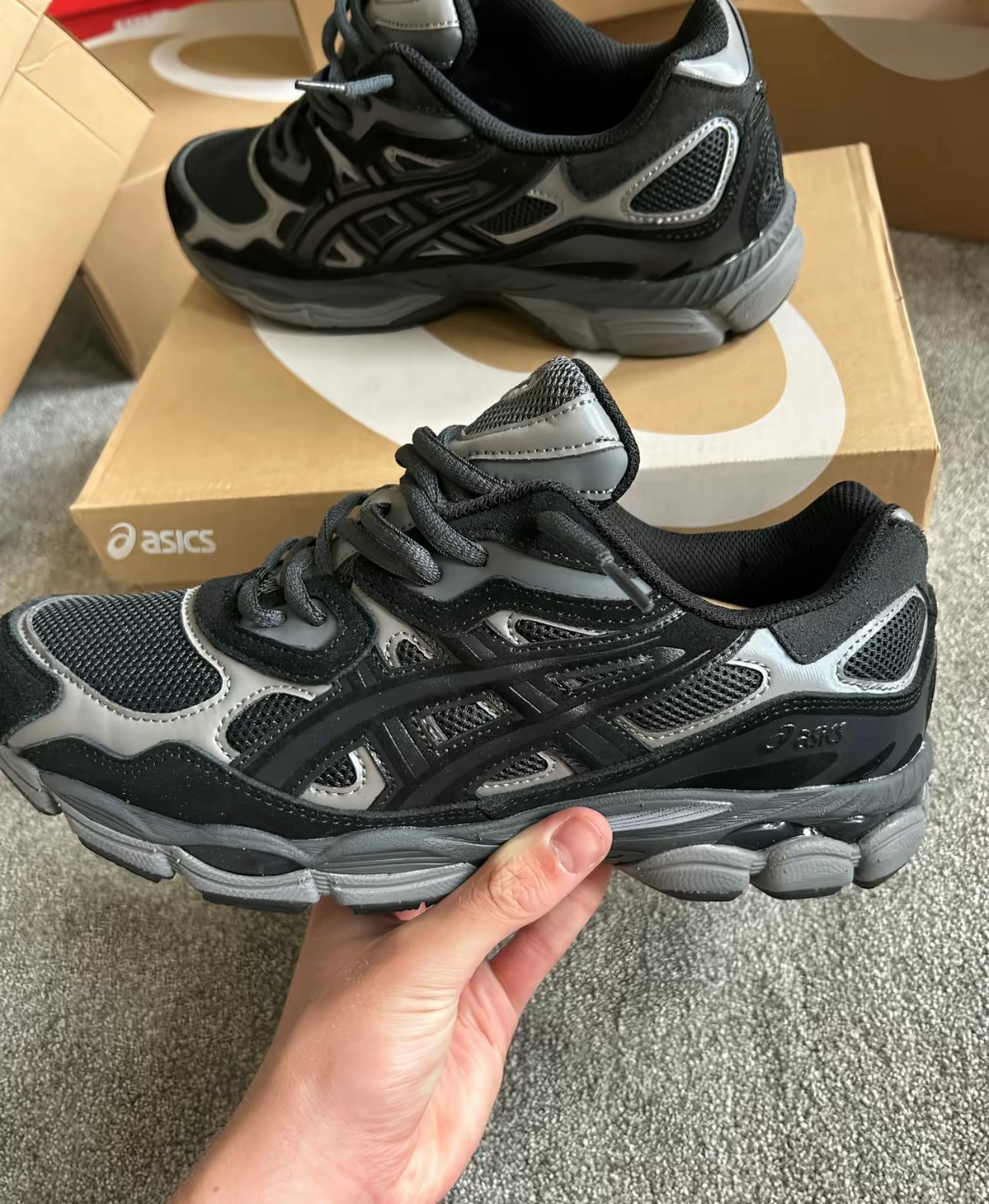 ASICS (Varios Colores)