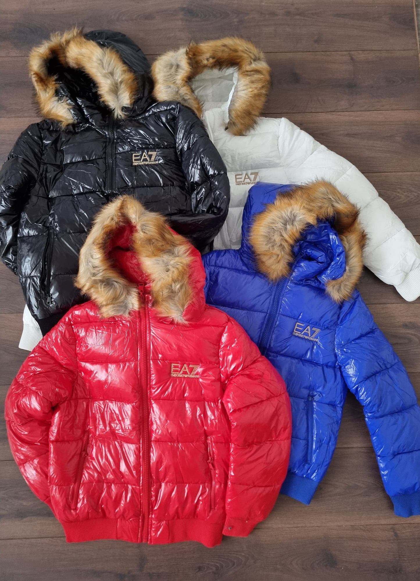 Abrigos Armani EA7