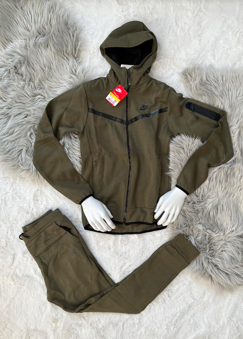 Chándal Nike Tech (Varios Colores)